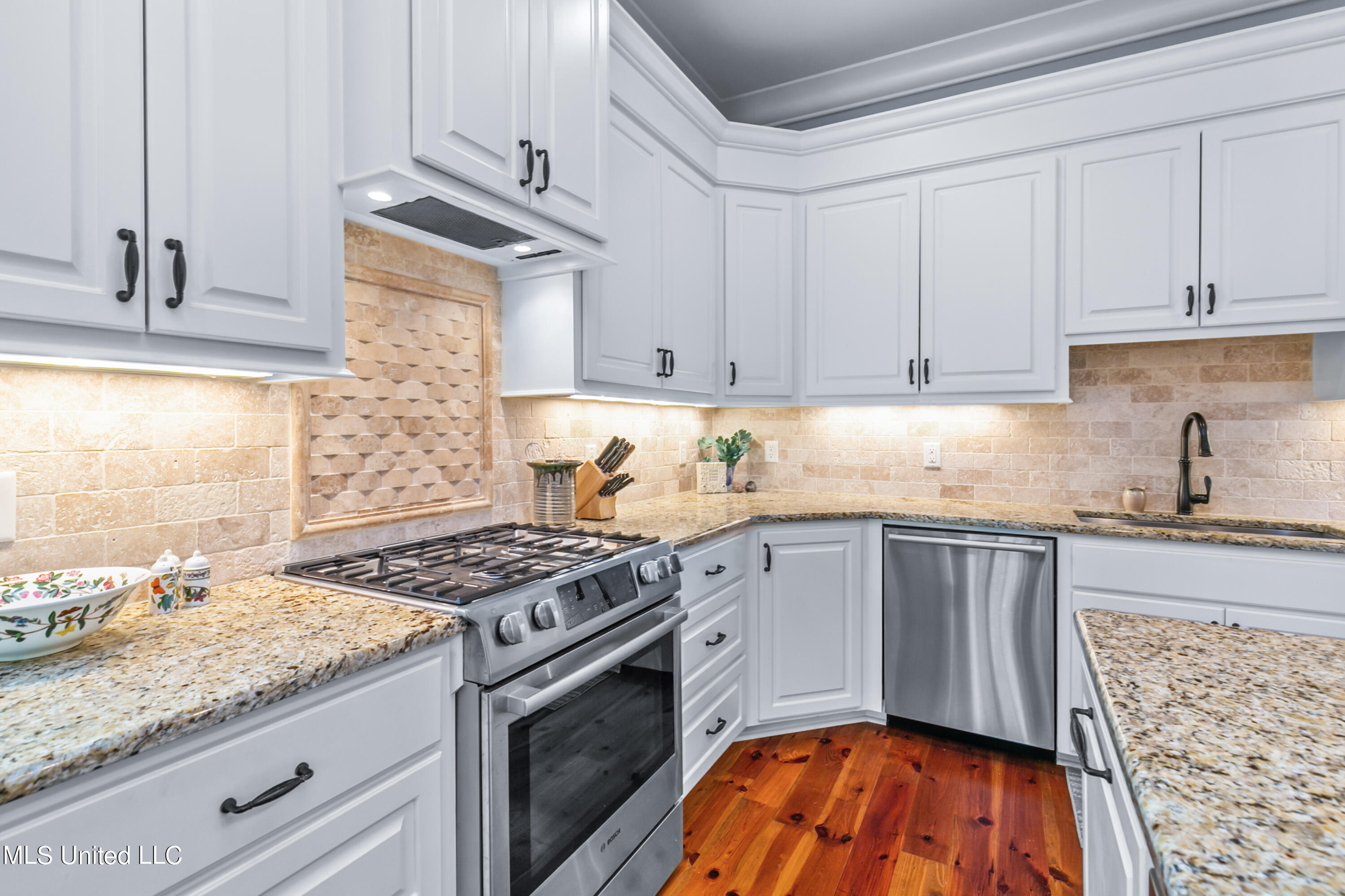 208 Eastpark Street Ridgeland, MS 39157 - Photo 12 of 60 Lots of storage!