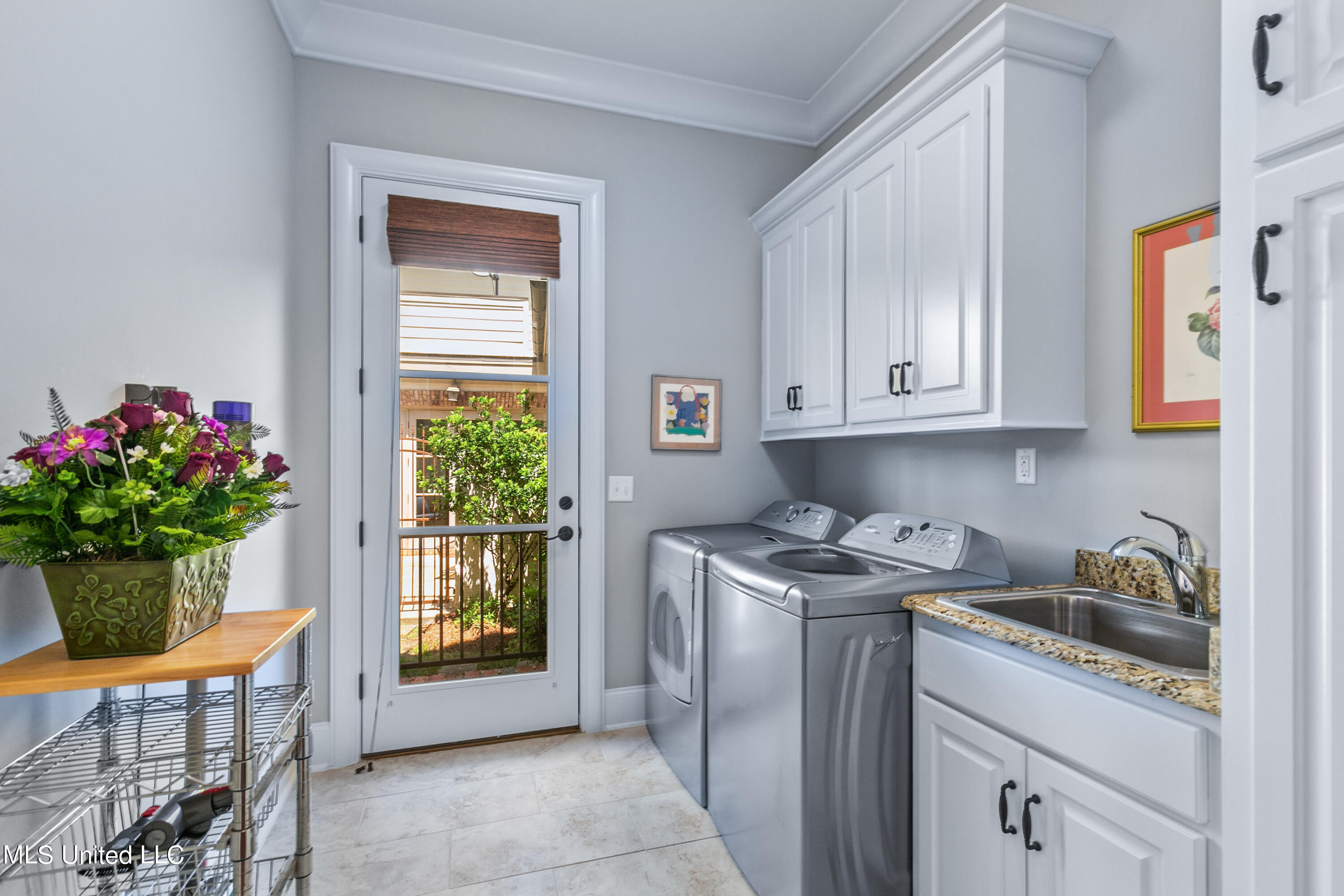 208 Eastpark Street Ridgeland, MS 39157 - Photo 20 of 60 Very nice laundry room