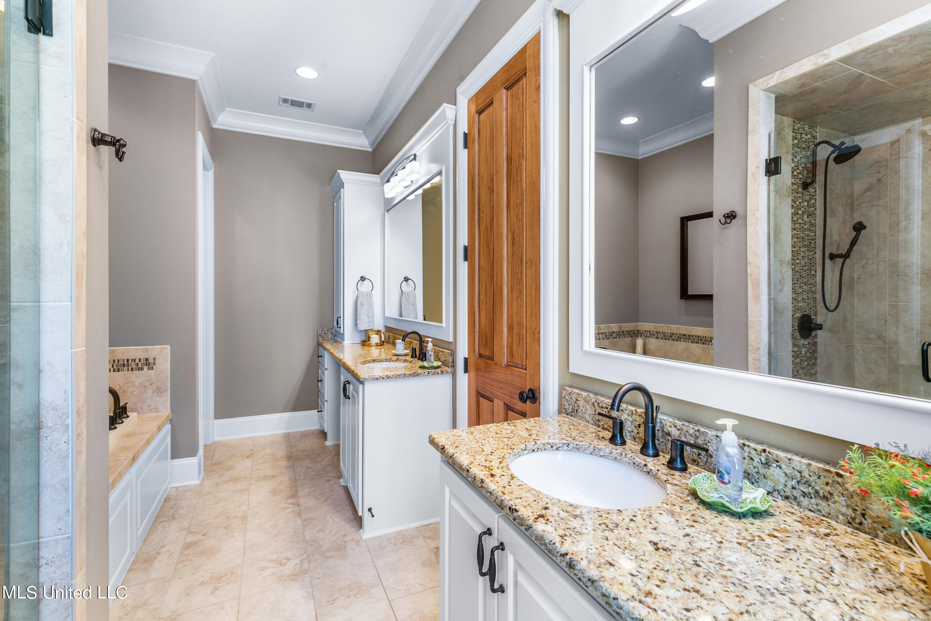 208 Eastpark Street Ridgeland, MS 39157 - Photo 26 of 60 Double vanities