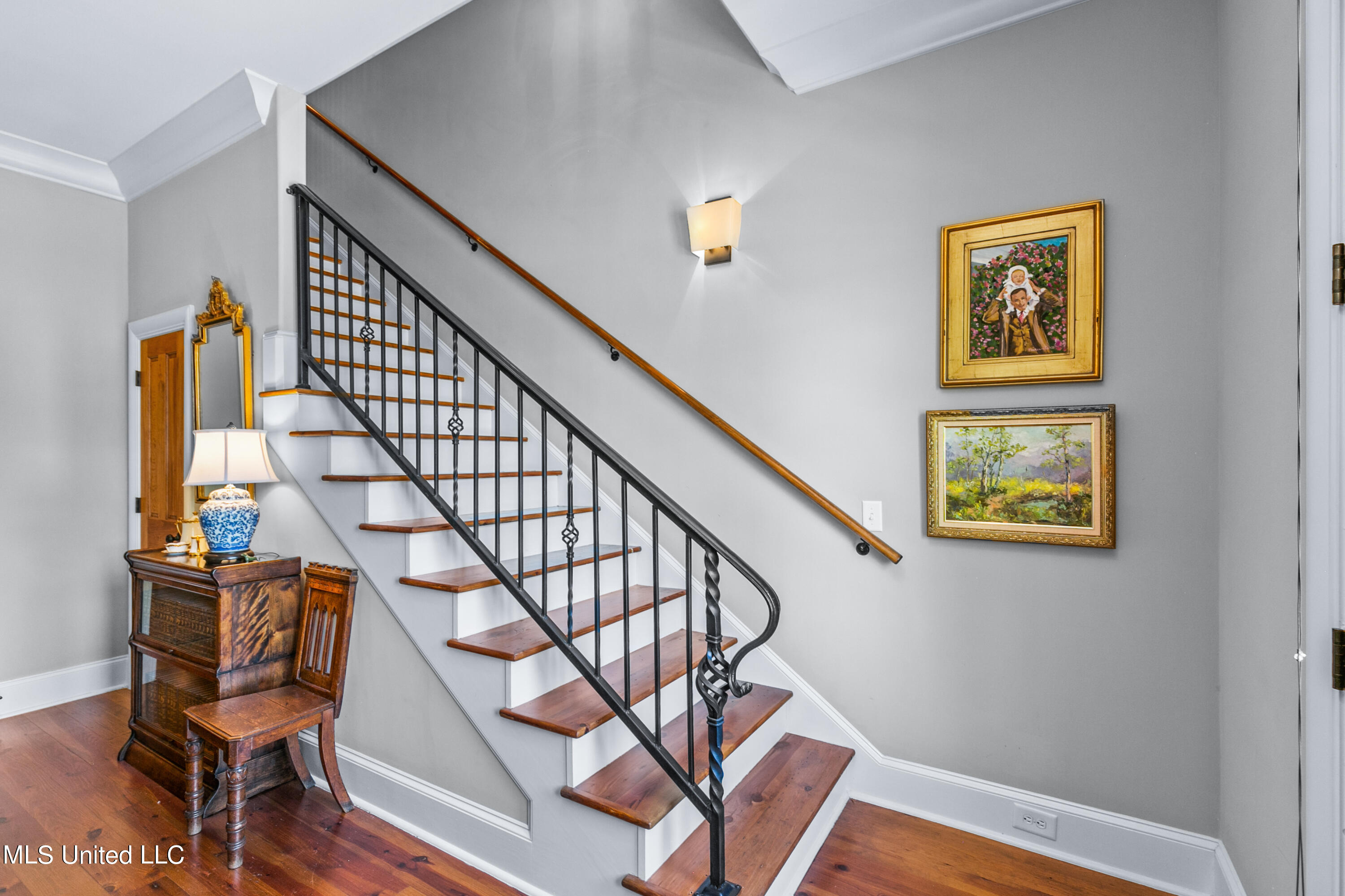 208 Eastpark Street Ridgeland, MS 39157 - Photo 32 of 60 Iron stair rail to upstairs