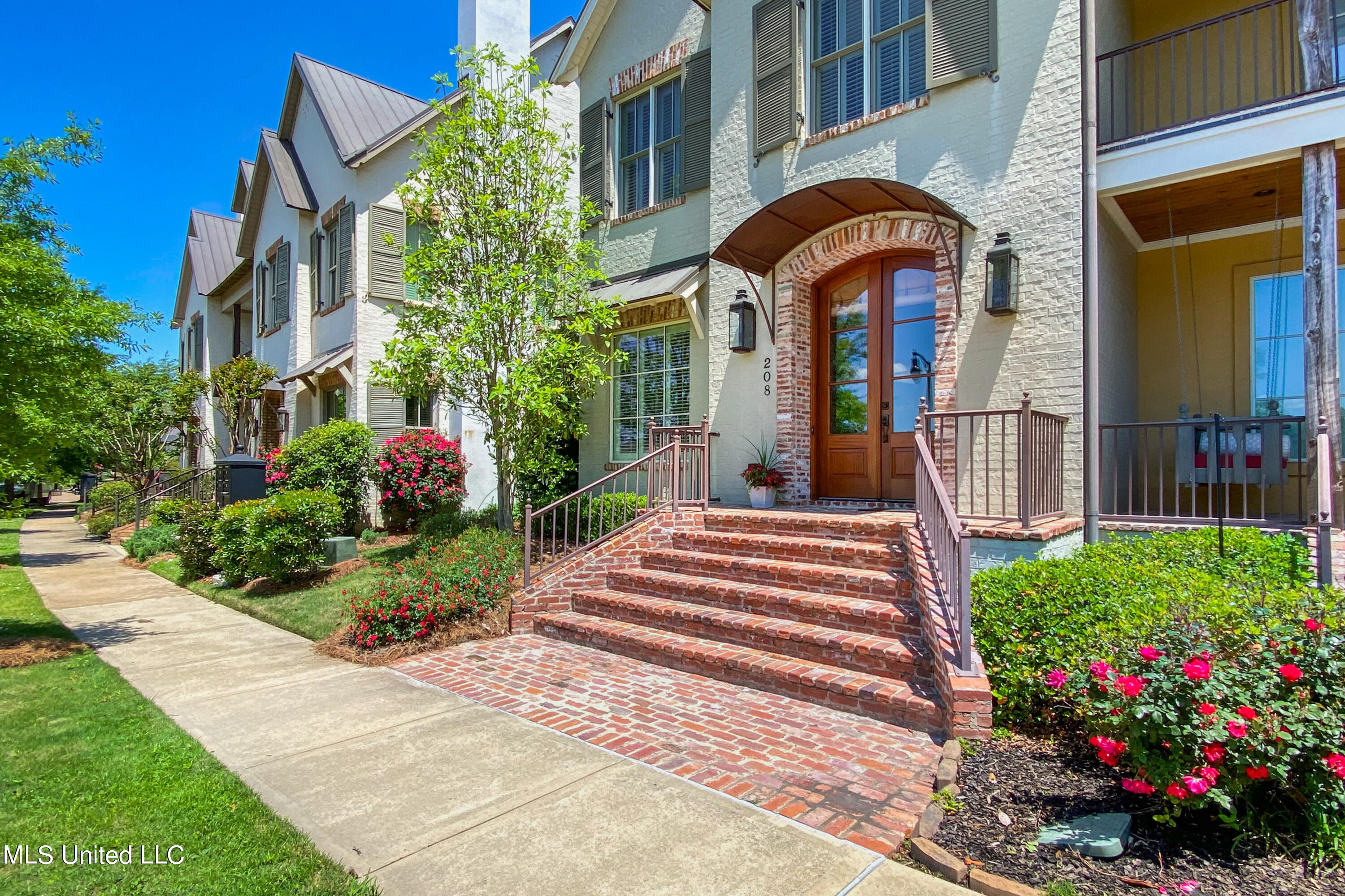 208 Eastpark Street Ridgeland, MS 39157 - Photo 4 of 60 Gorgeous wooden doors!