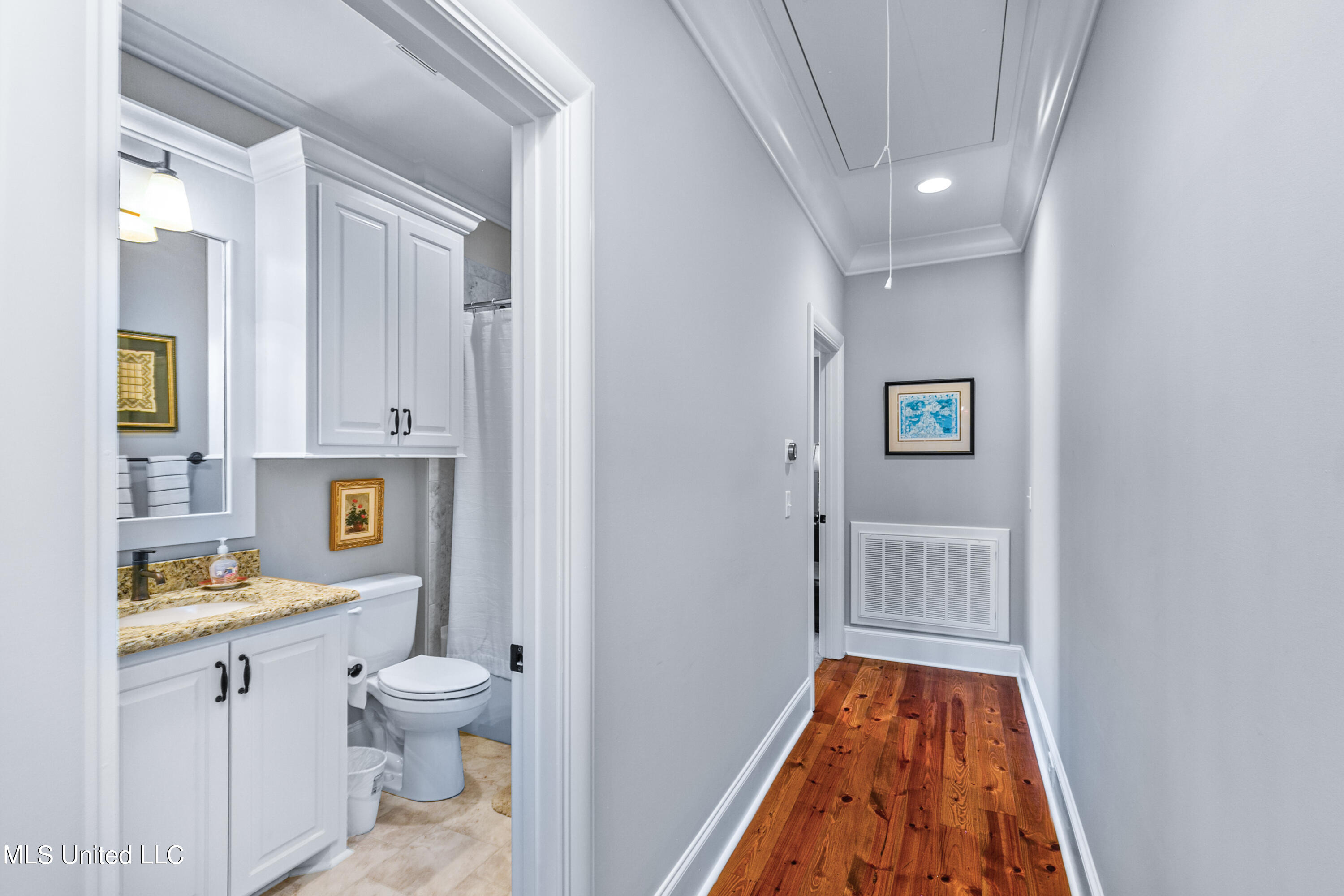 208 Eastpark Street Ridgeland, MS 39157 - Photo 46 of 60 Upstairs hallway