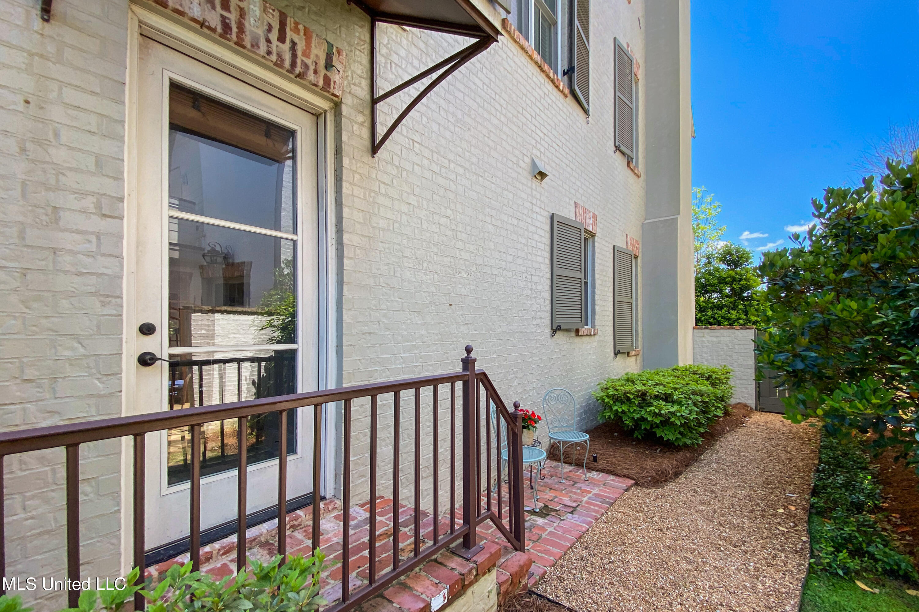 208 Eastpark Street Ridgeland, MS 39157 - Photo 49 of 60 Side courtyard
