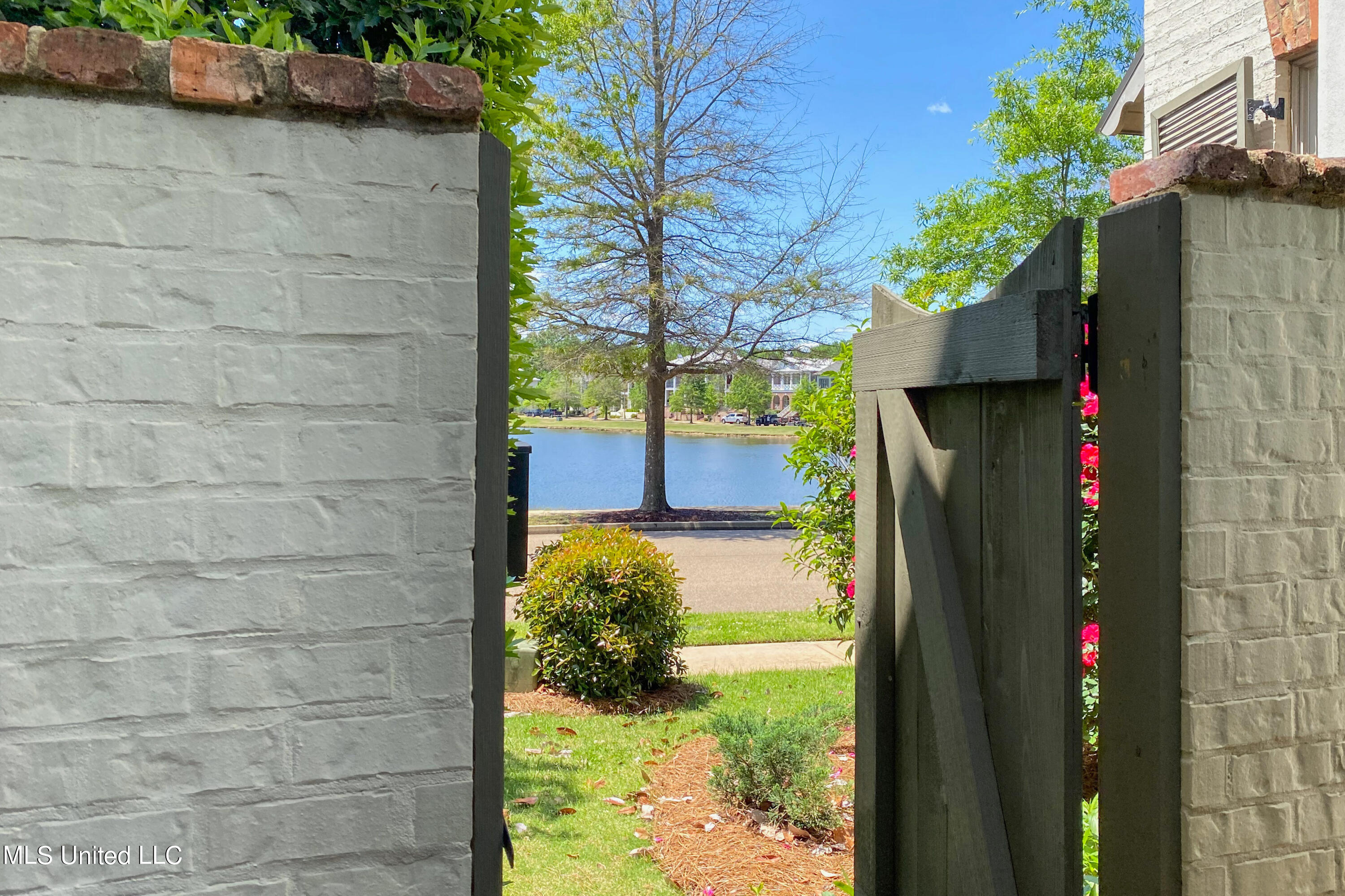 208 Eastpark Street Ridgeland, MS 39157 - Photo 52 of 60 View of the lake