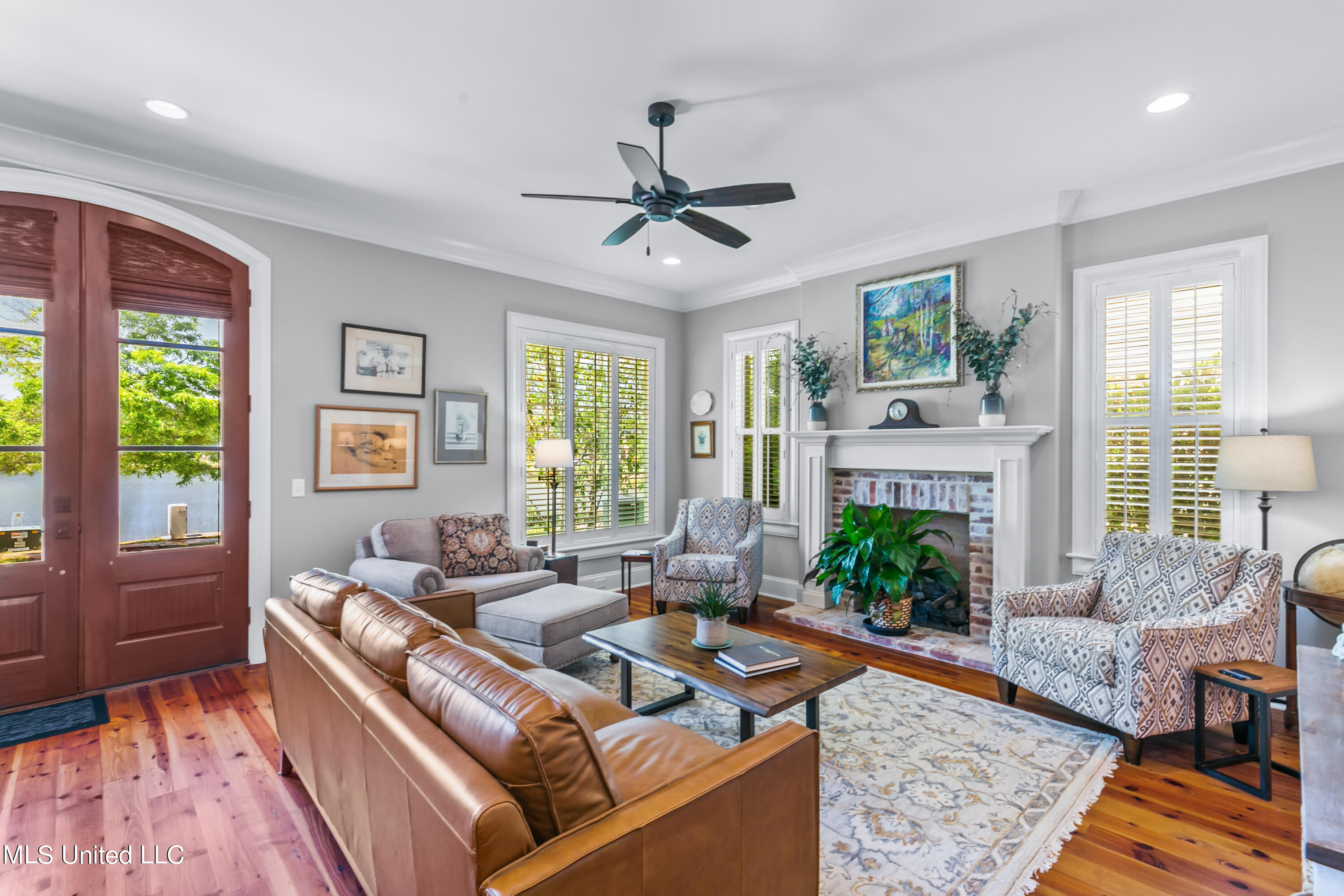 208 Eastpark Street Ridgeland, MS 39157 - Photo 8 of 60 Nice brick fireplace