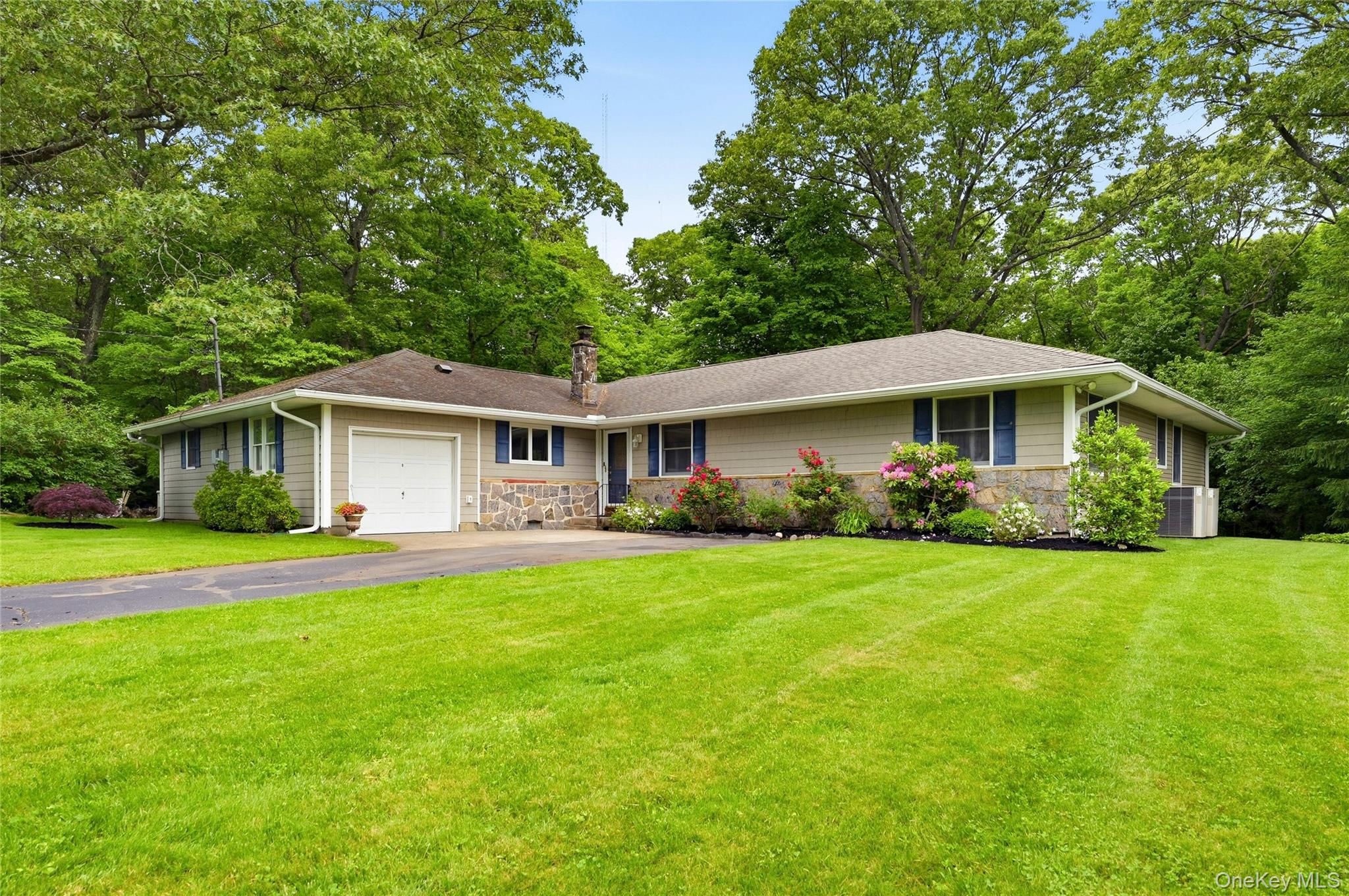 25 Edcris Lane Huntington, NY 11743 - Photo 2 of 40 Front Facade 2