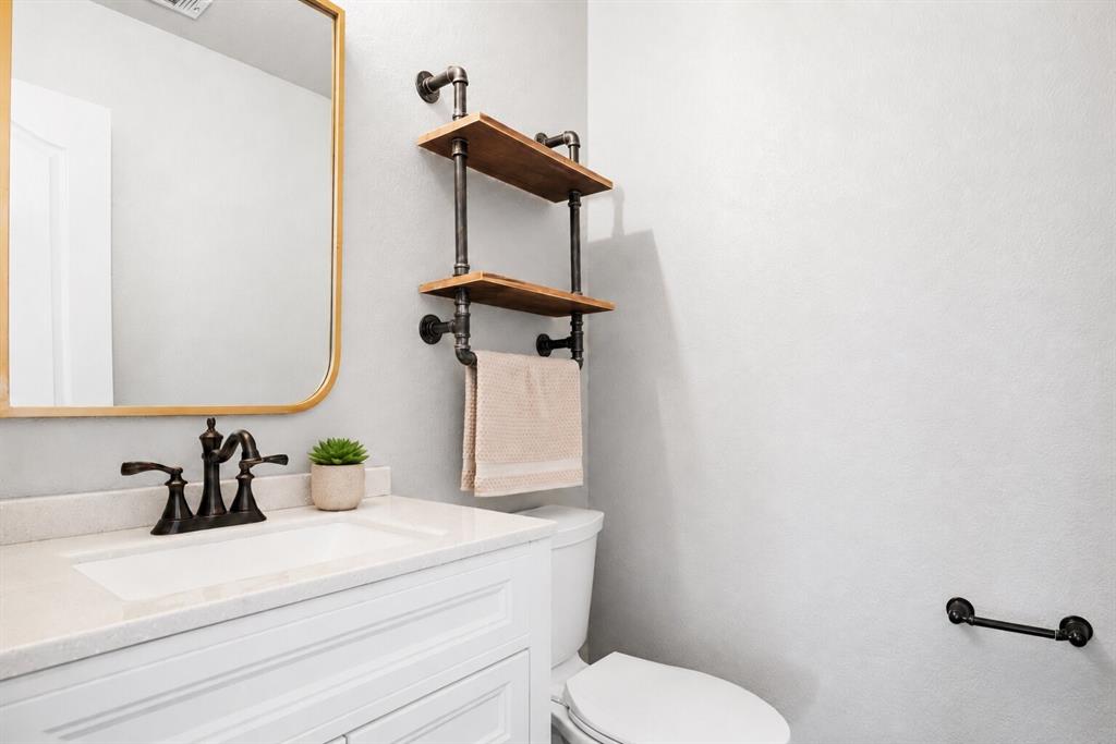 7907 Rasor Drive Frisco, TX 75036 - Photo 8 of 40 Half bath near office