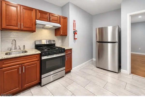 $2,150 | 680 18th Avenue, Unit LEFT, Irvington, NJ 07111