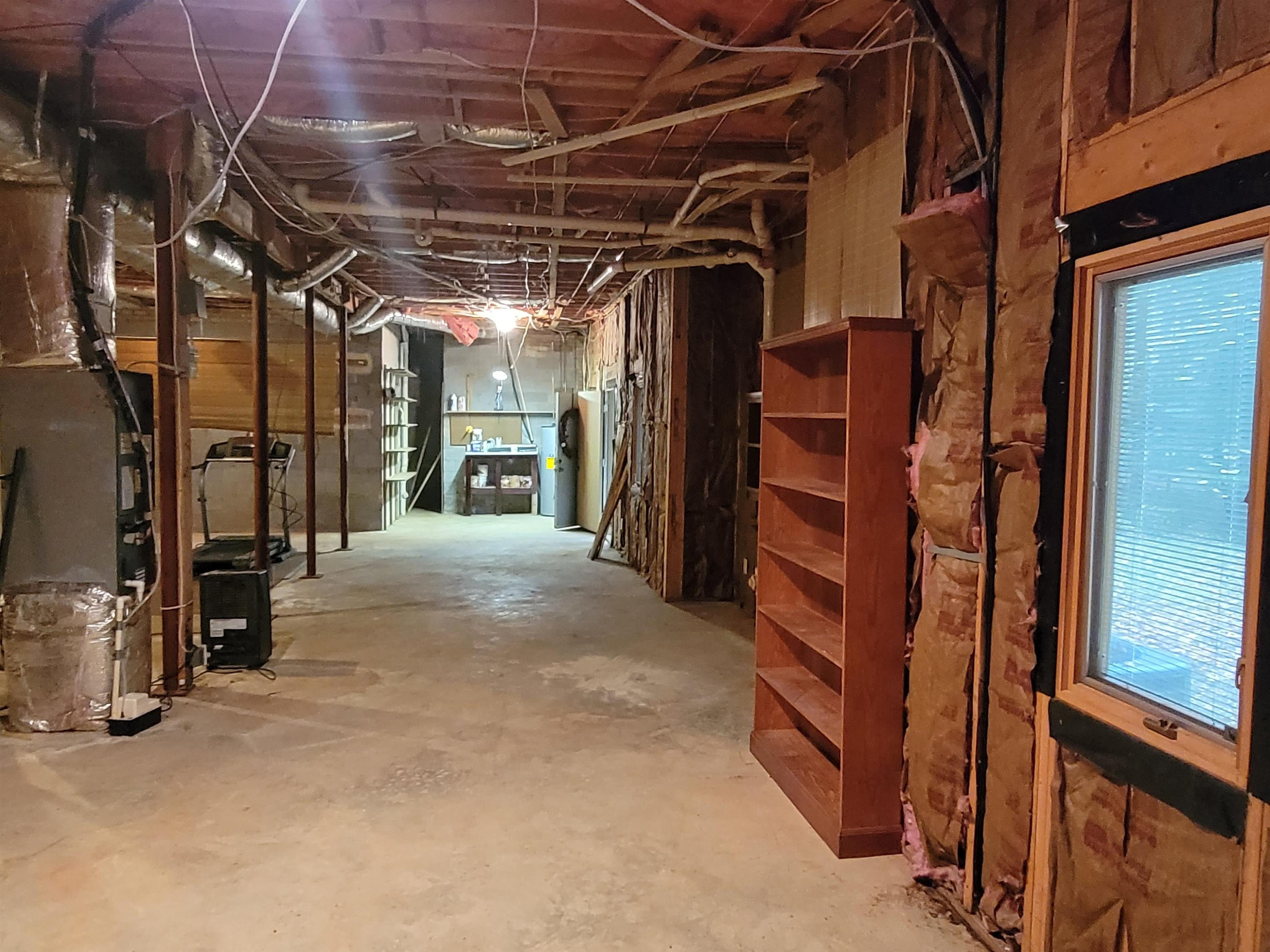 7816 Netherlands Drive Raleigh, NC 27606 - Photo 47 of 60 a view of an empty room with furniture
