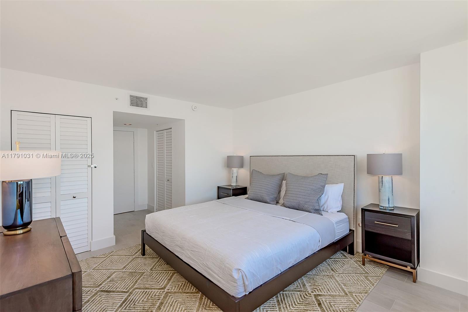 90 Alton Road, Unit 2410 Miami Beach, FL 33139 - Photo 14 of 27