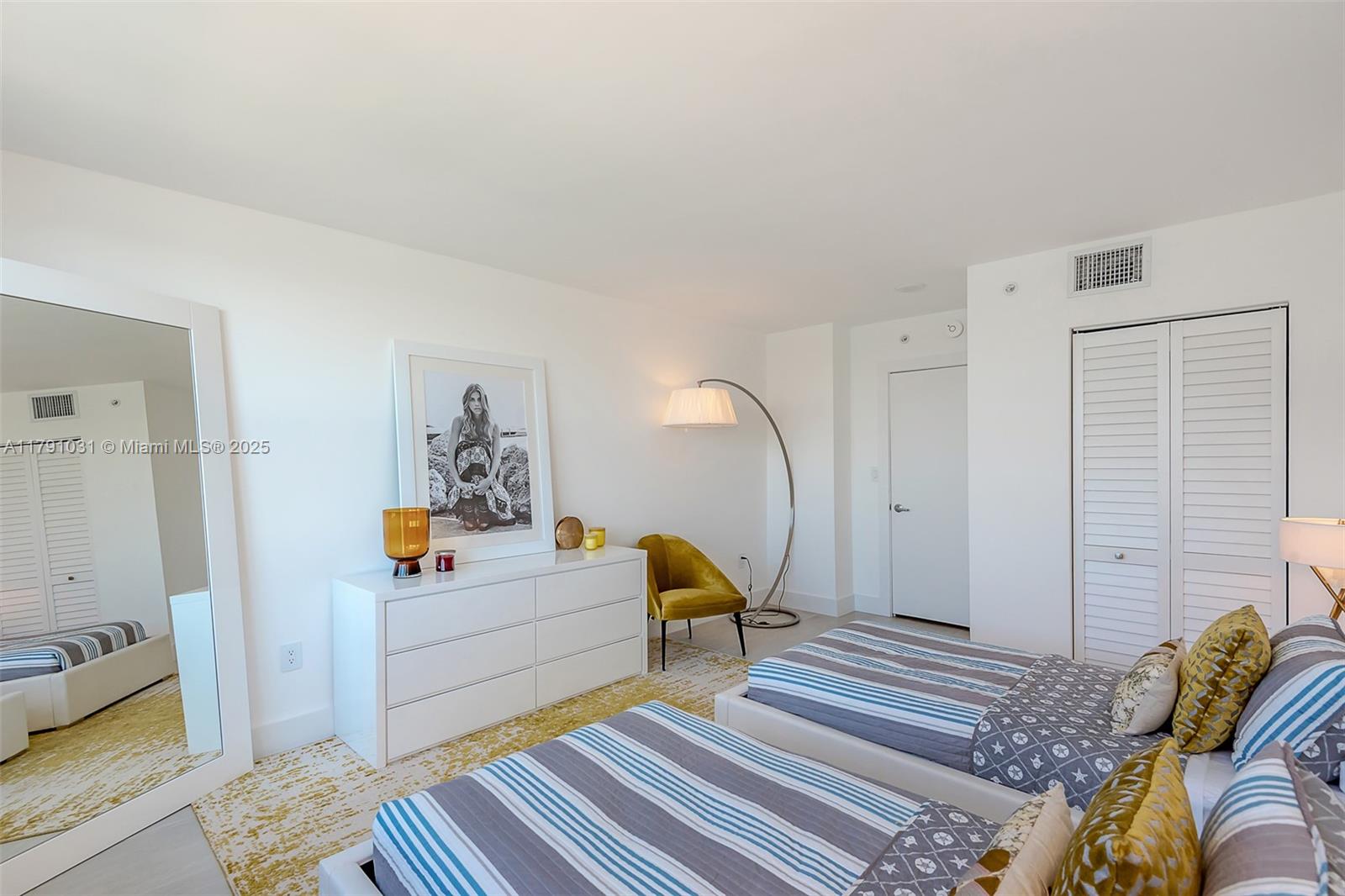 90 Alton Road, Unit 2410 Miami Beach, FL 33139 - Photo 19 of 27