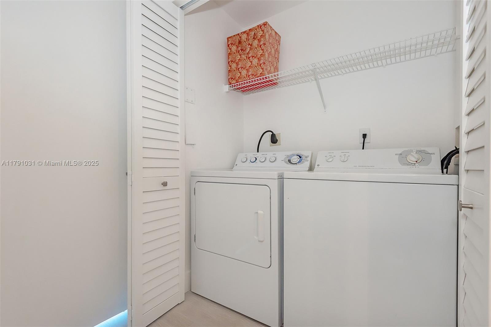 90 Alton Road, Unit 2410 Miami Beach, FL 33139 - Photo 23 of 27