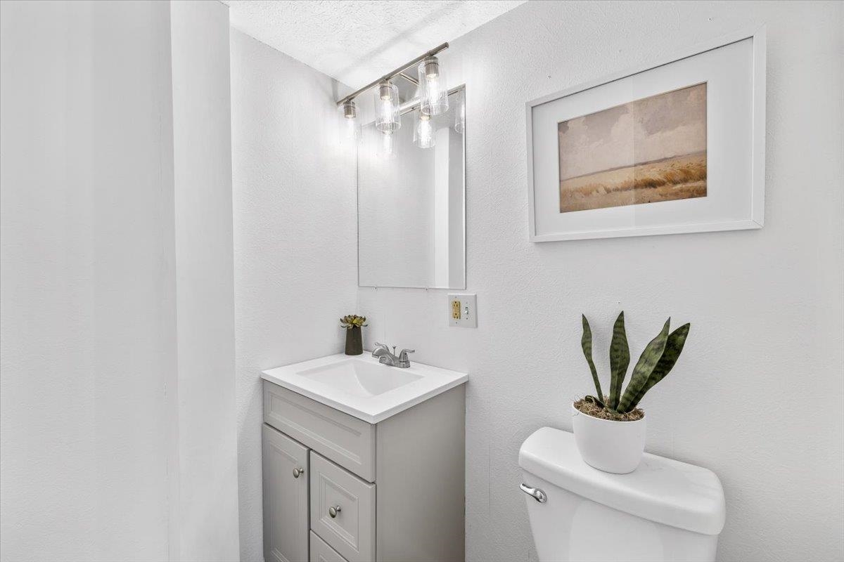 89 Summerside Avenue Manchester, NH 03102 - Photo 13 of 46