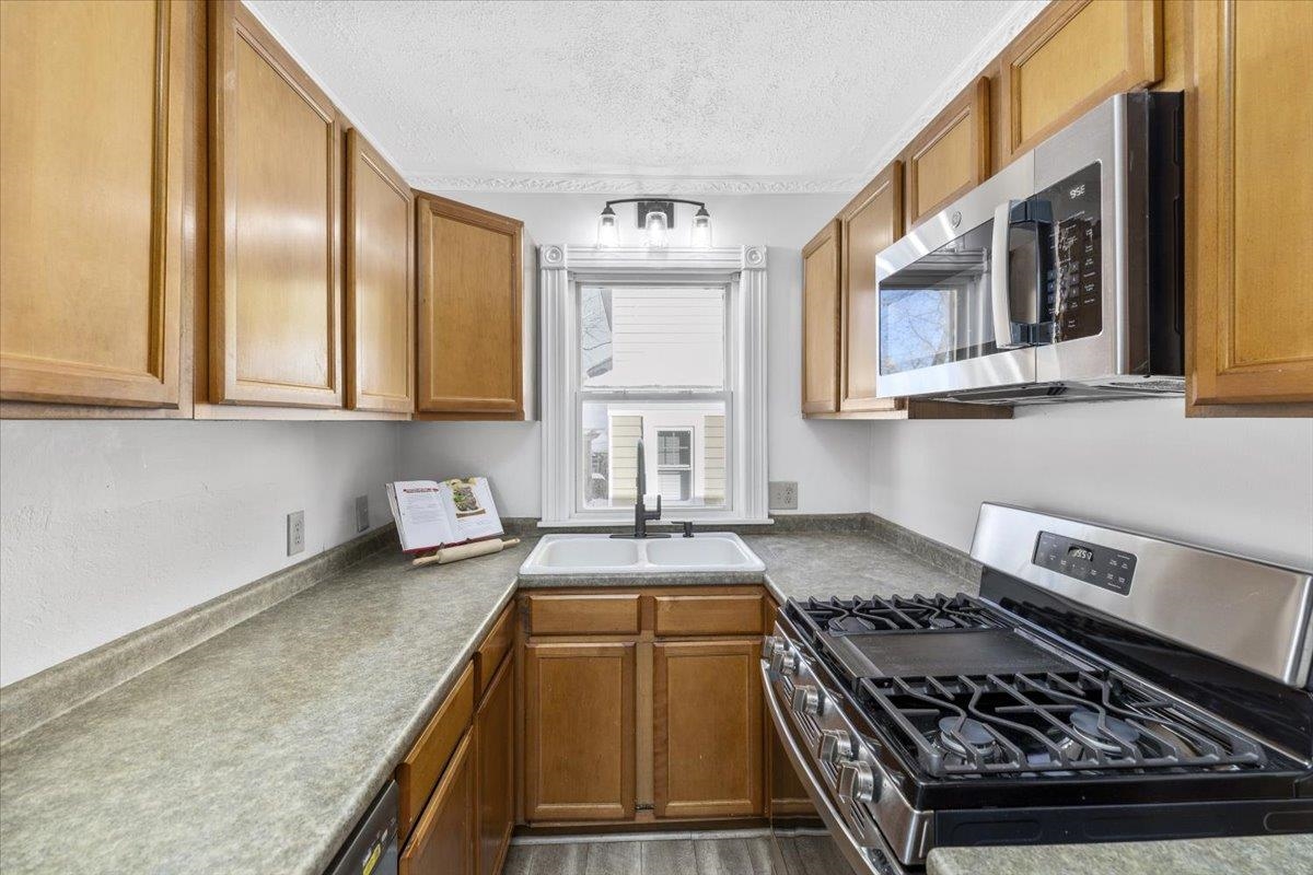 89 Summerside Avenue Manchester, NH 03102 - Photo 16 of 46