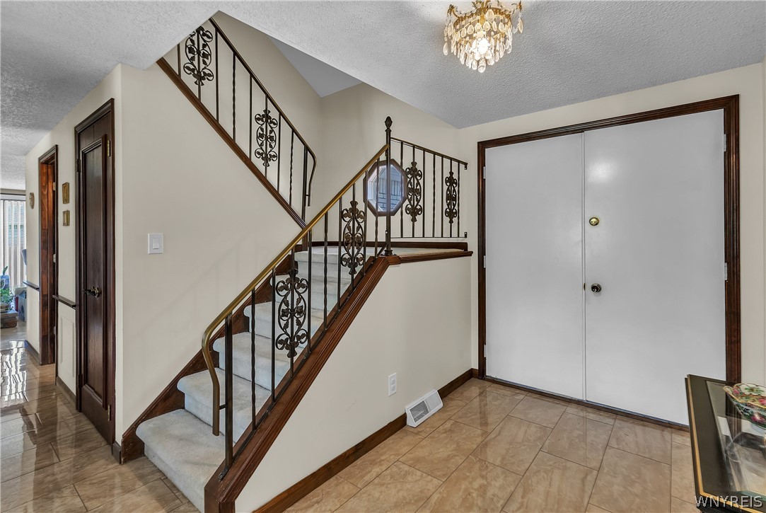 32 Brookedge Road Cheektowaga, NY 14043 - Photo 13 of 50