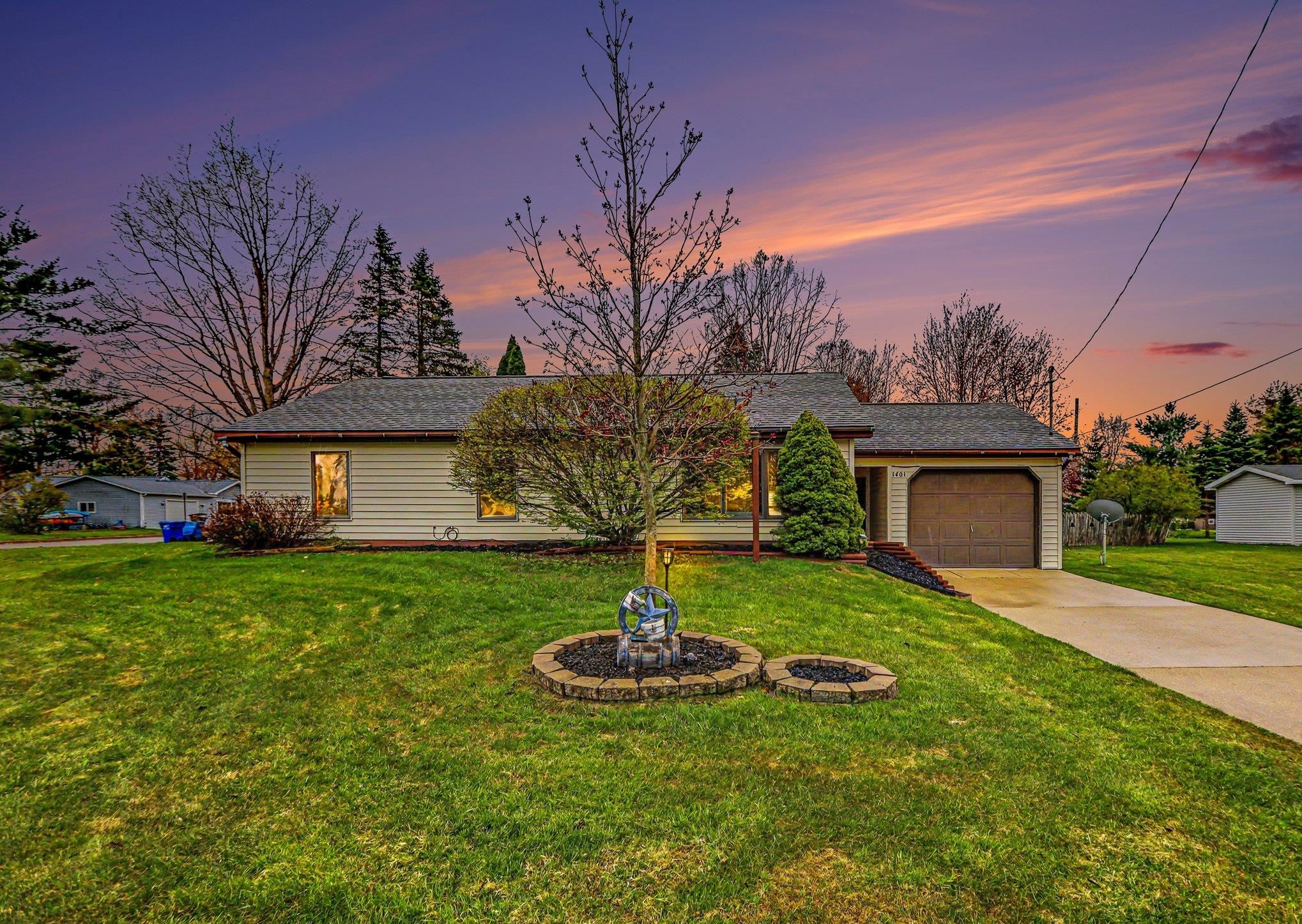 1401 Cummer Street Cadillac, MI 49601 - Photo 2 of 27