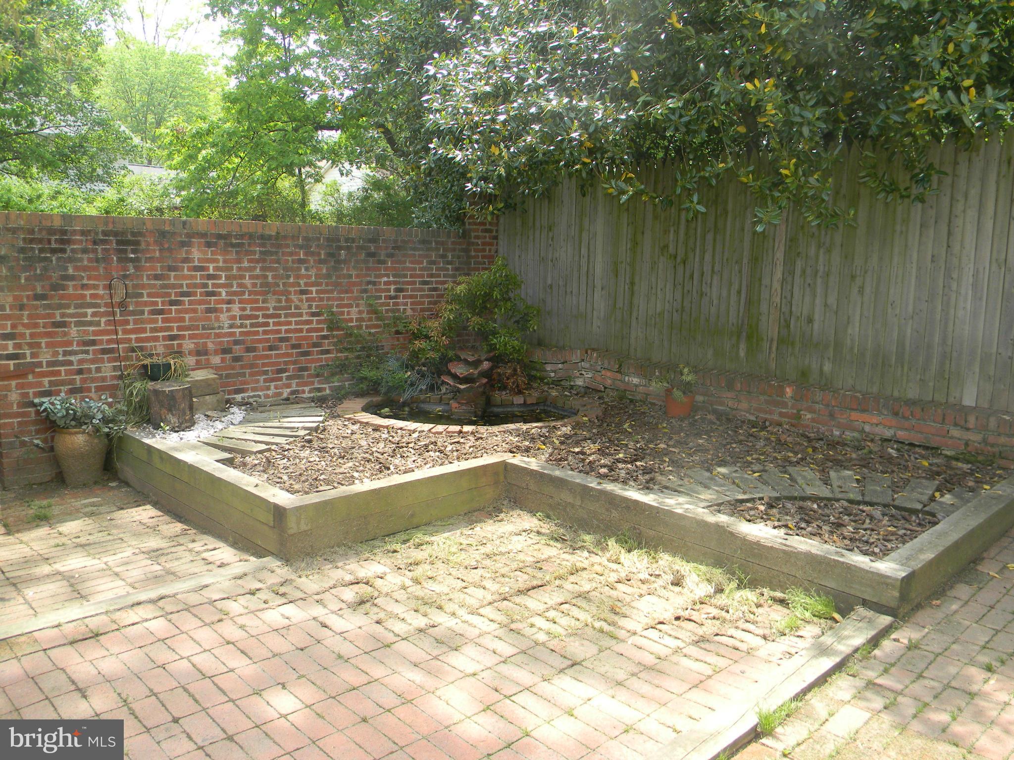 5983 Queenston Street Springfield, VA 22152 - Photo 16 of 19 Exterior (General)
