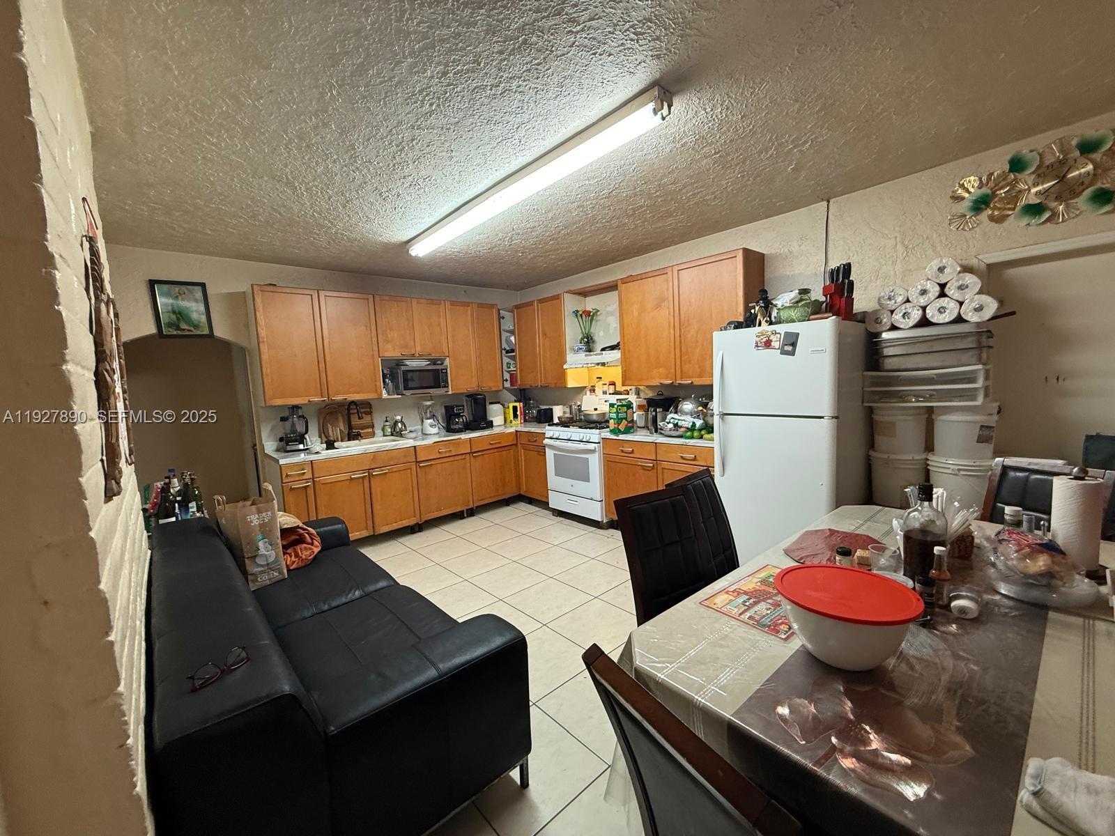 3090 Northwest 33rd Street Miami, FL 33142 - Photo 7 of 28