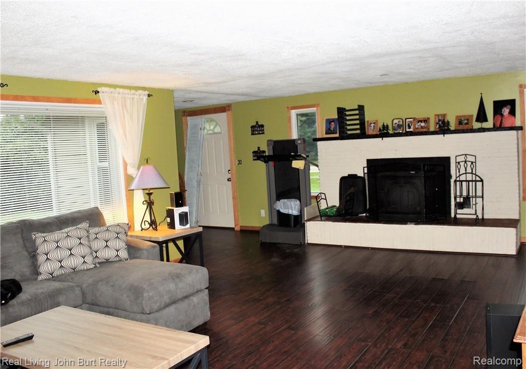 864 Orion Road Lake Orion, MI 48362 - Photo 5 of 19 LR 1.JPG