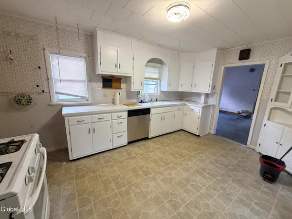 $140,000 | 20 Franklin Street, Gloversville, NY 12078