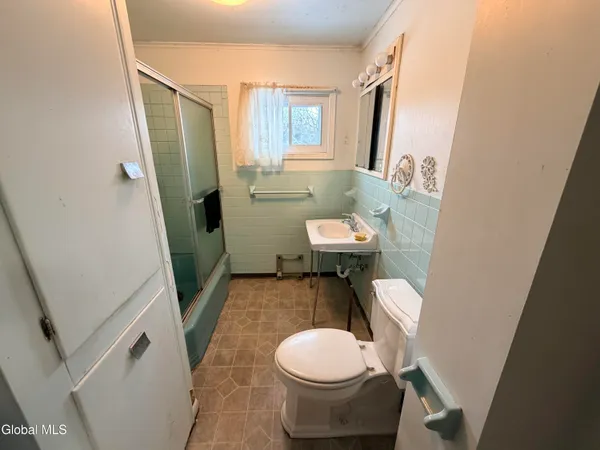 $140,000 | 20 Franklin Street, Gloversville, NY 12078