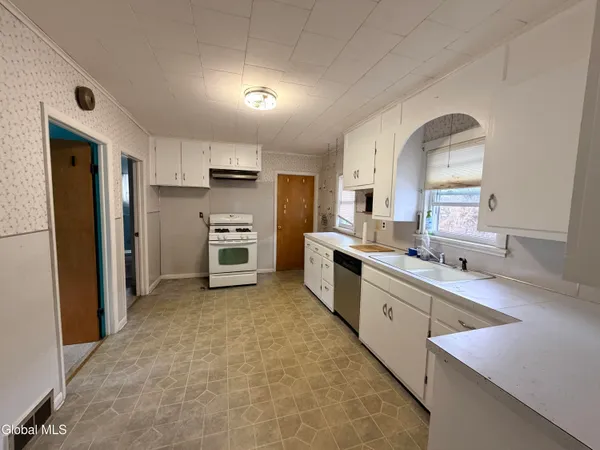 $140,000 | 20 Franklin Street, Gloversville, NY 12078