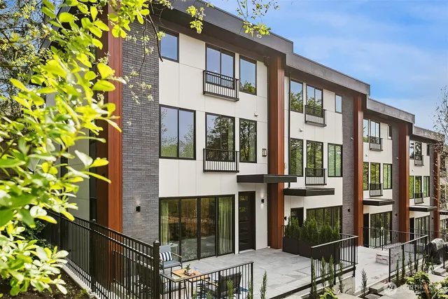 $2,295,000 | 282 118th Avenue Southeast, Bellevue, WA 98005