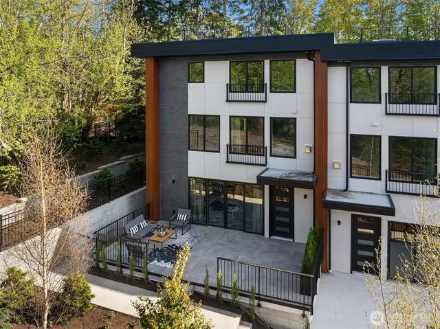 $2,295,000 | 282 118th Avenue Southeast, Bellevue, WA 98005