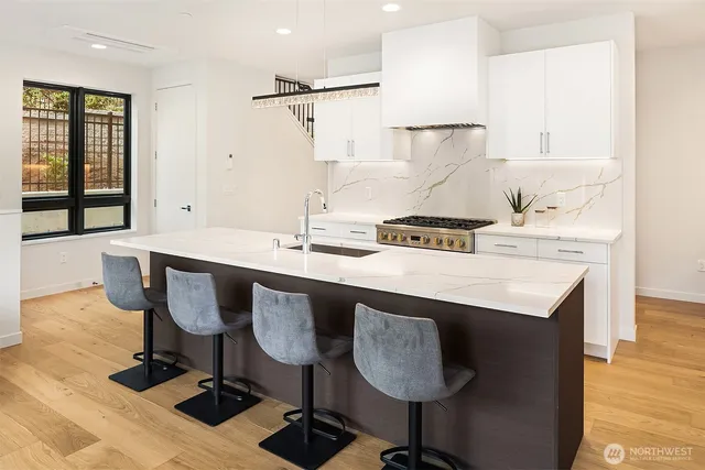 $2,295,000 | 282 118th Avenue Southeast, Bellevue, WA 98005