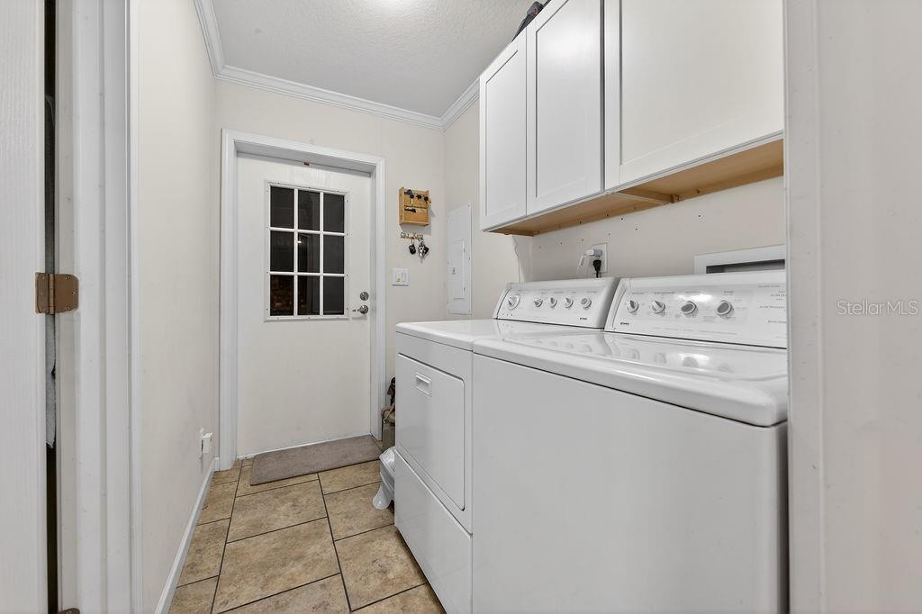56320 Cherry Tree Road Astor, FL 32102 - Photo 32 of 40 a utility room with dryer and washer