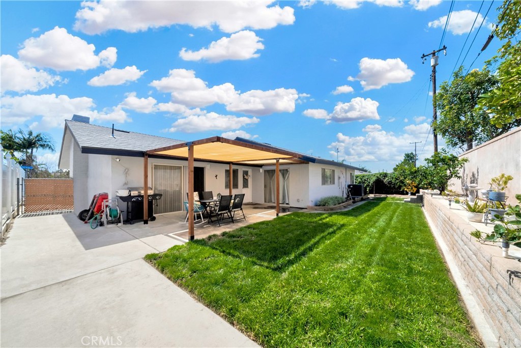 1543 East Fairway Drive Orange, CA 92866 - Photo 38 of 49 a view of a house with backyard