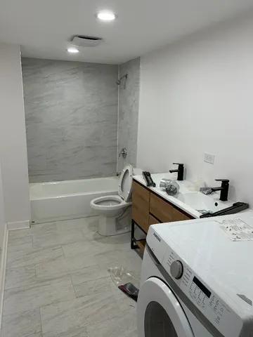 $2,100 | 1439 West 16th Street, Unit 1, Chicago, IL 60608