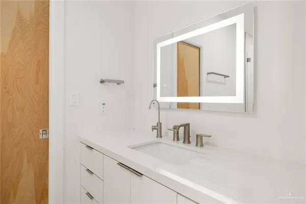 $4,000 | 1912 Silverton Circle, Edinburg, TX 78542