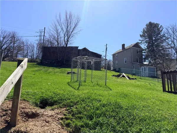 a view of a house with a backyard
