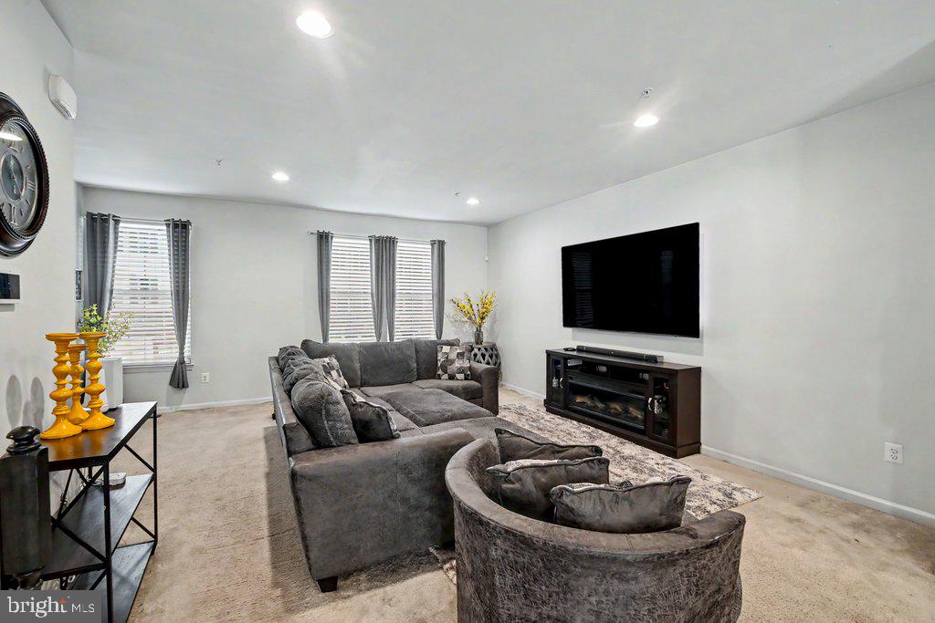 8338 Kippis Road Millersville, MD 21108 - Photo 4 of 32 LIVING ROOM