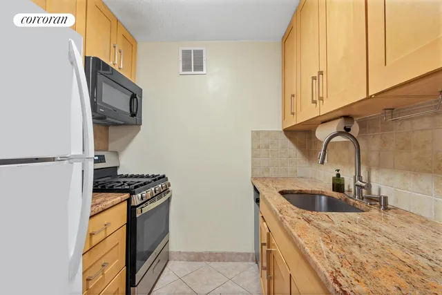 $295,000 | 118-18 Union Turnpike, Unit 21E | Kew Gardens