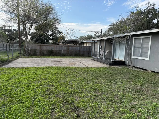 $229,900 | 364 Woodlawn Street, Sinton, TX 78387
