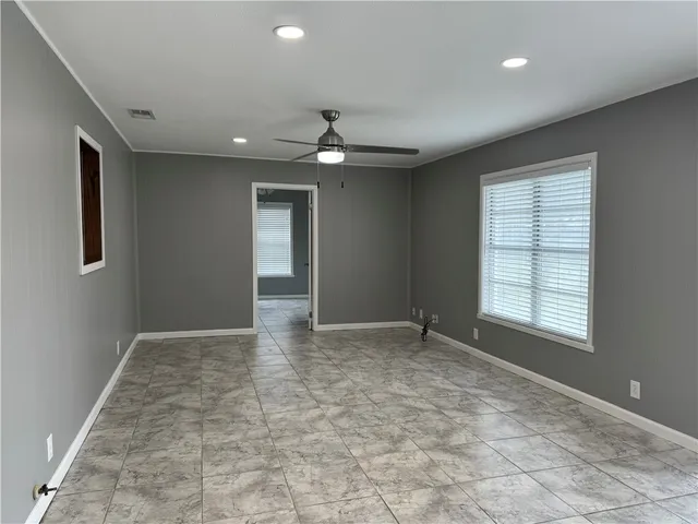 $229,900 | 364 Woodlawn Street, Sinton, TX 78387