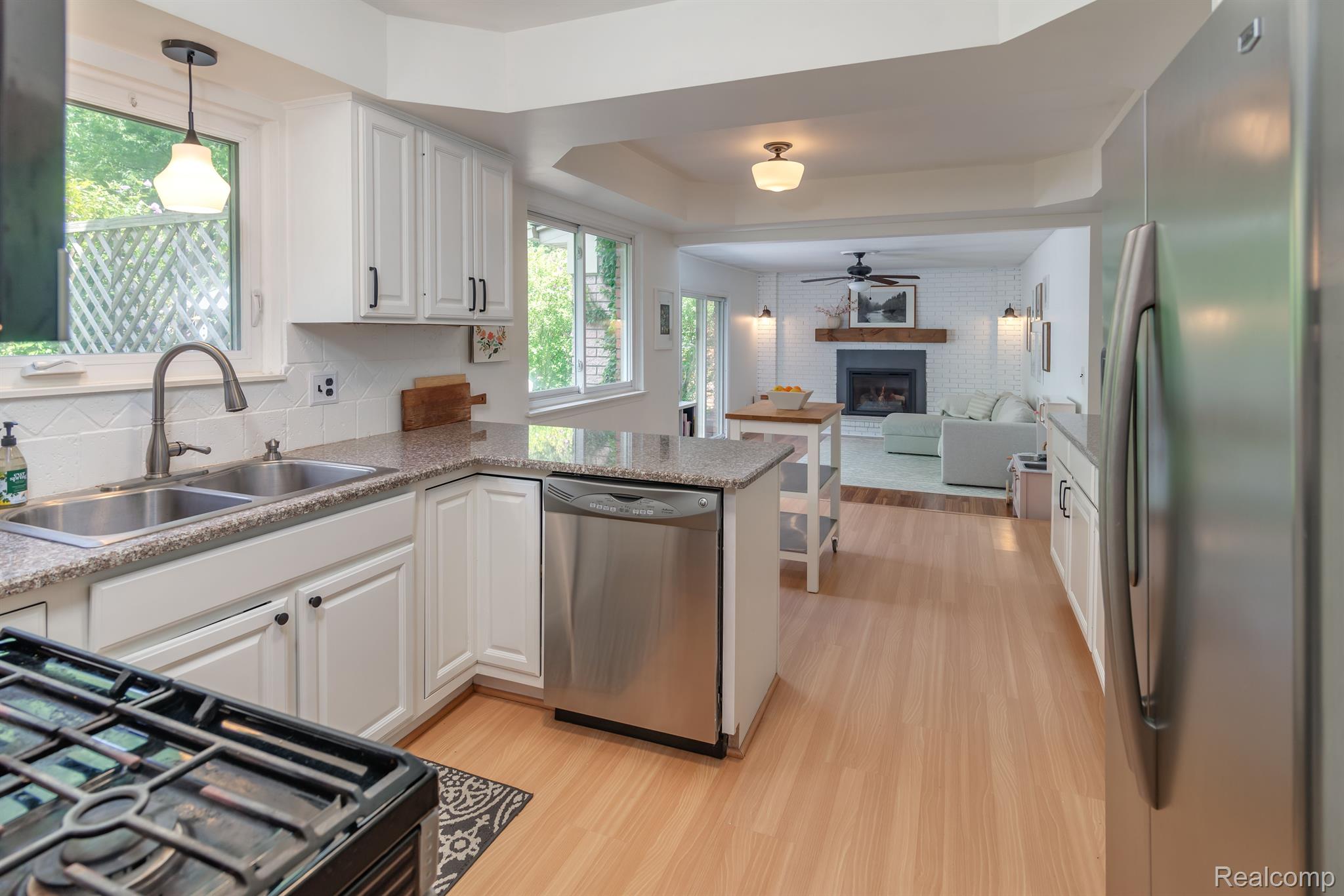 43014 Arlington Road Canton, MI 48187 - Photo 8 of 31 Gallery Image 8