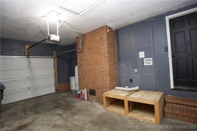 a view of livingroom with furniture