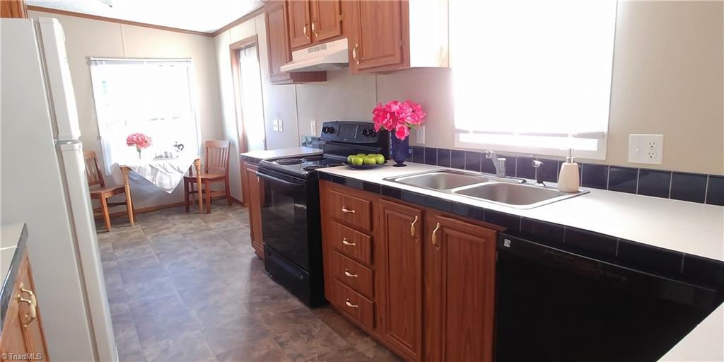 1603 Huffman Fork Road Purlear, NC 28665 - Photo 5 of 29