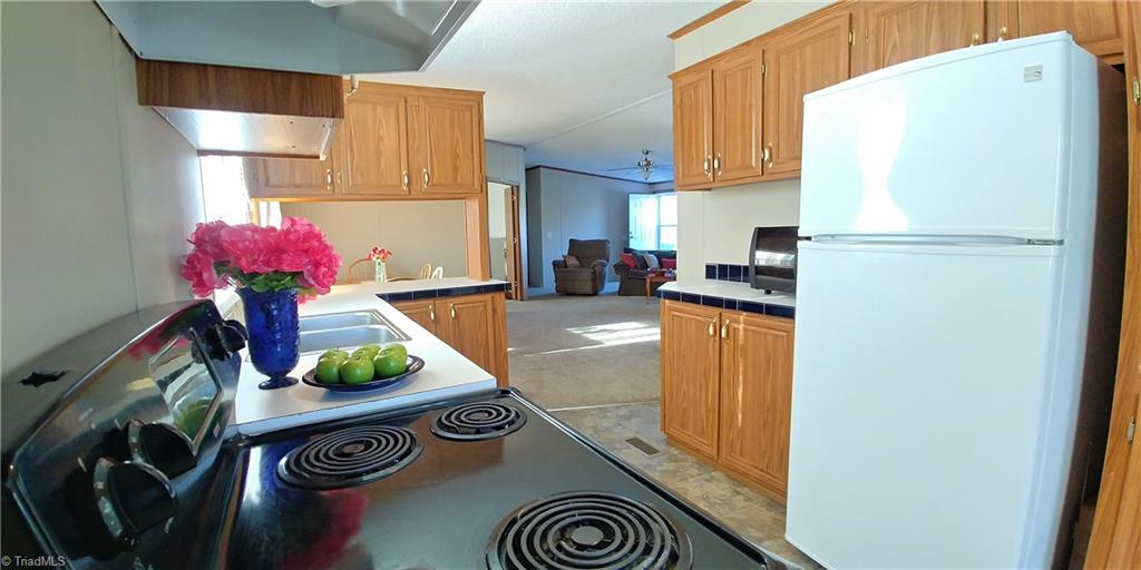 1603 Huffman Fork Road Purlear, NC 28665 - Photo 7 of 29
