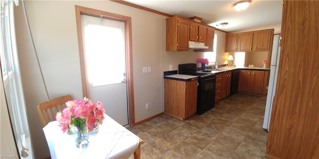 1603 Huffman Fork Road Purlear, NC 28665 - Photo 9 of 29