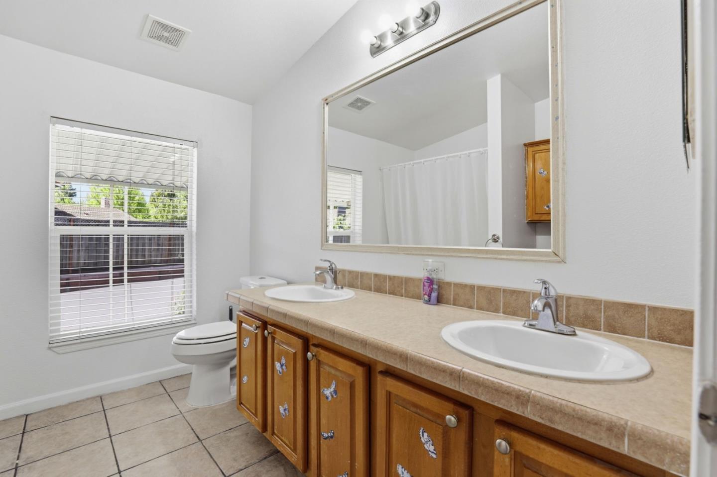 500 West 10th Street, Unit 119 Gilroy, CA 95020 - Photo 17 of 27 a bathroom with a sink and a toilet
