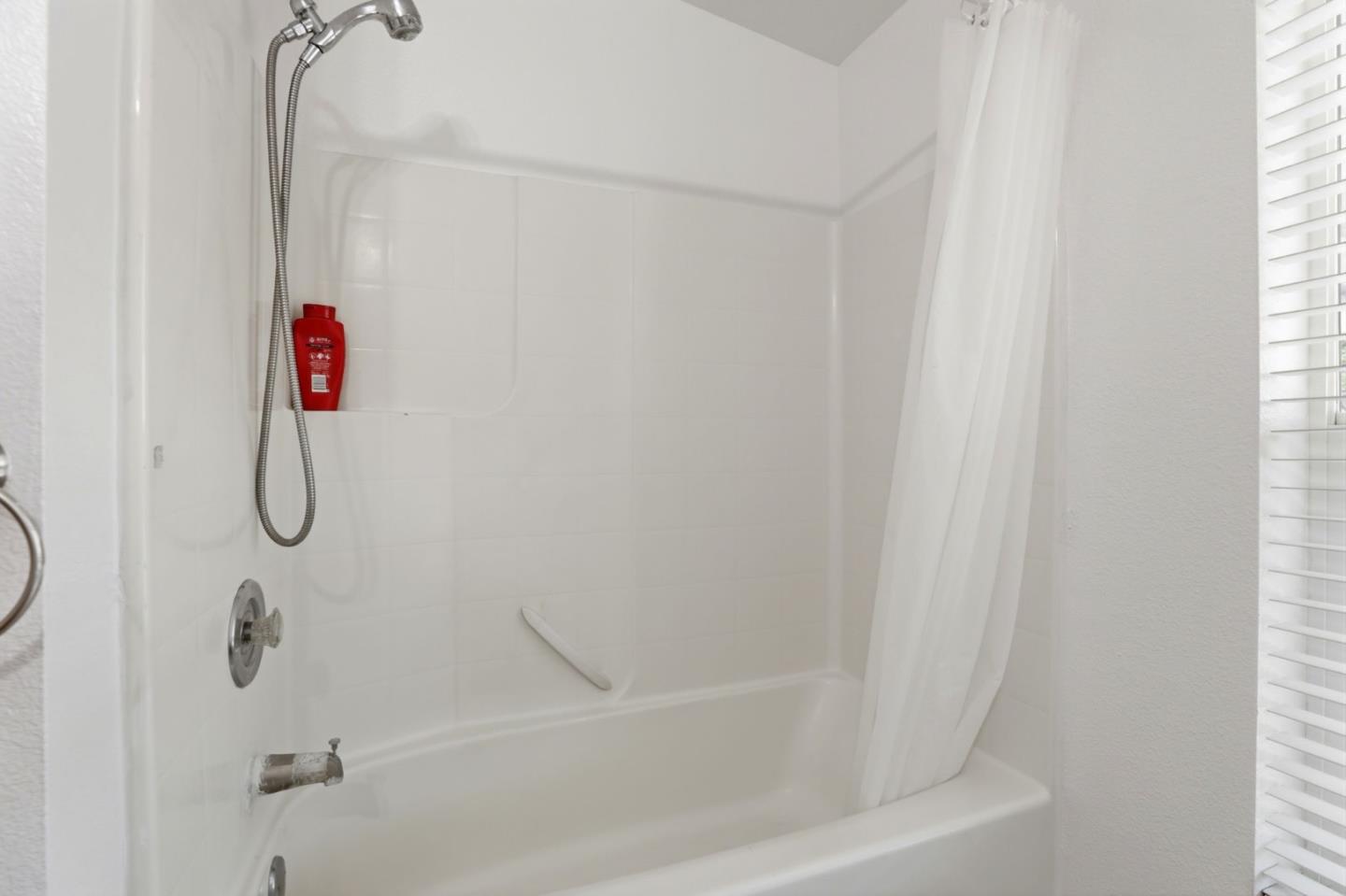 500 West 10th Street, Unit 119 Gilroy, CA 95020 - Photo 18 of 27 a bathroom with a shower