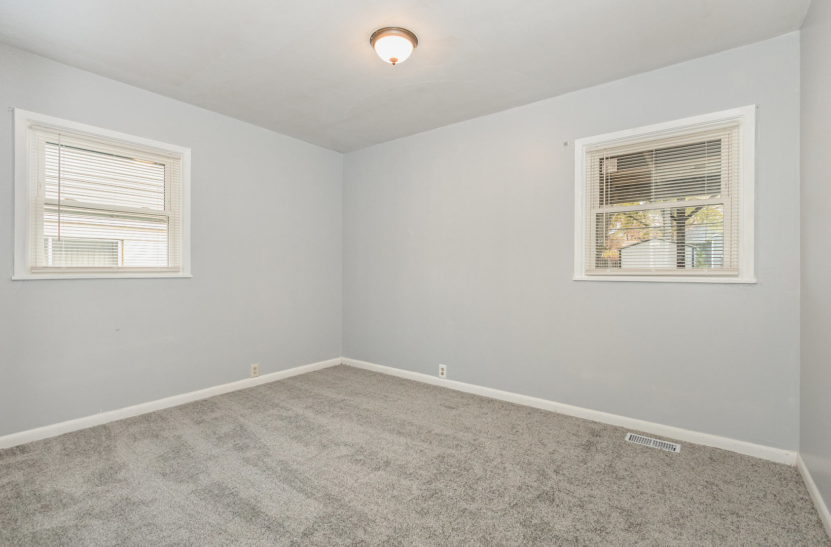 720 Union Avenue Romeoville, IL 60446 - Photo 10 of 15 an empty room with windows