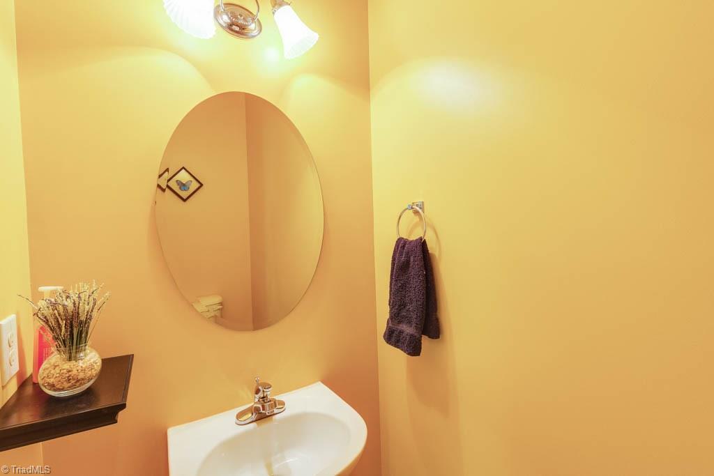 106 Everidge Road Winston-Salem, NC 27103 - Photo 10 of 30 Gallery Image 10