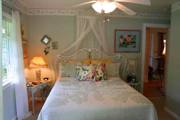 6668 Puupilo Road Kapaa, HI 96746 - Photo 15 of 23 a bedroom with a bed and a chandelier
