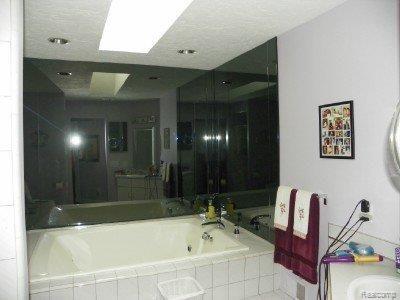 1680 Crestline Lane Rochester, MI 48307 - Photo 12 of 23 master bathroom.jpg