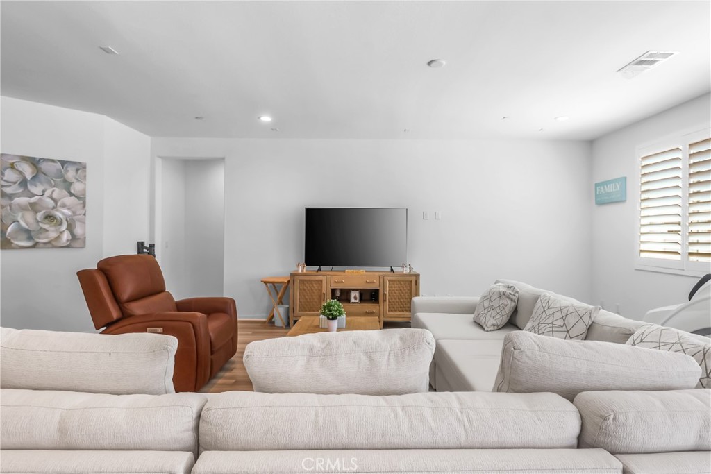 12939 Big Valley Court Riverside, CA 92503 - Photo 7 of 21 Family Room
